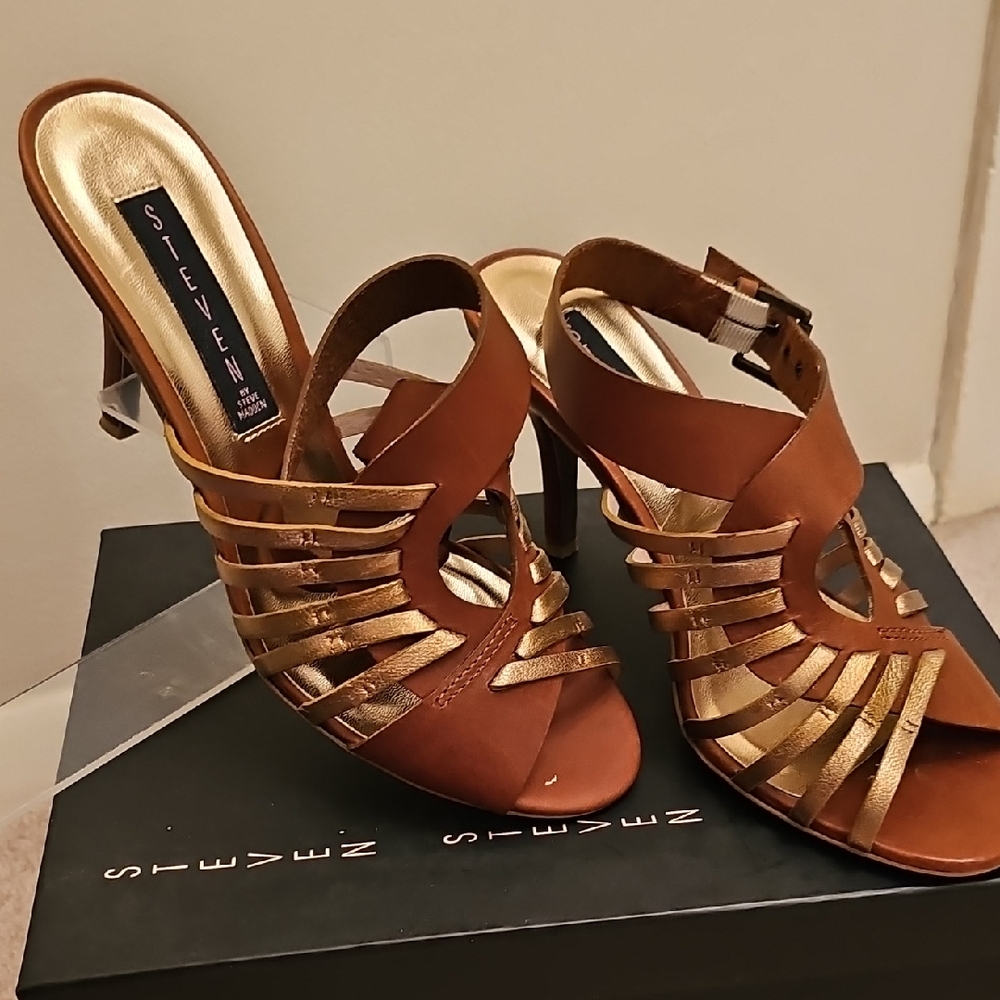 Seven7 Women's Tan and Gold Strappy Heels